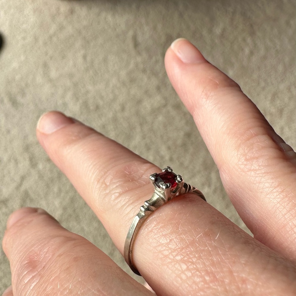 Dainty lightweight silver and red stone ring. - Picture 7 of 8
